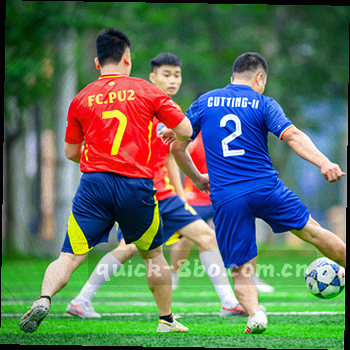 齿轮与代码符号结合的抽象图